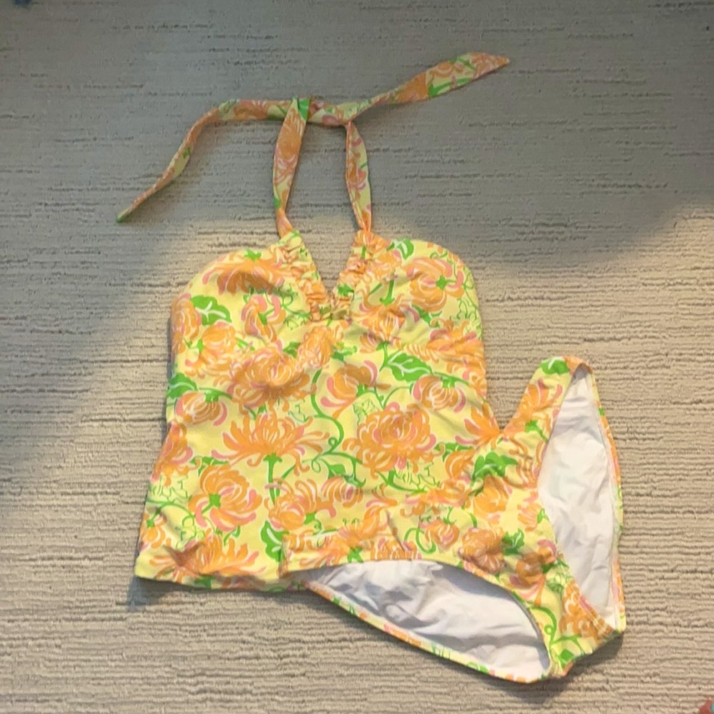 Lilly Pulitzer 2 piece swim suit Size 6